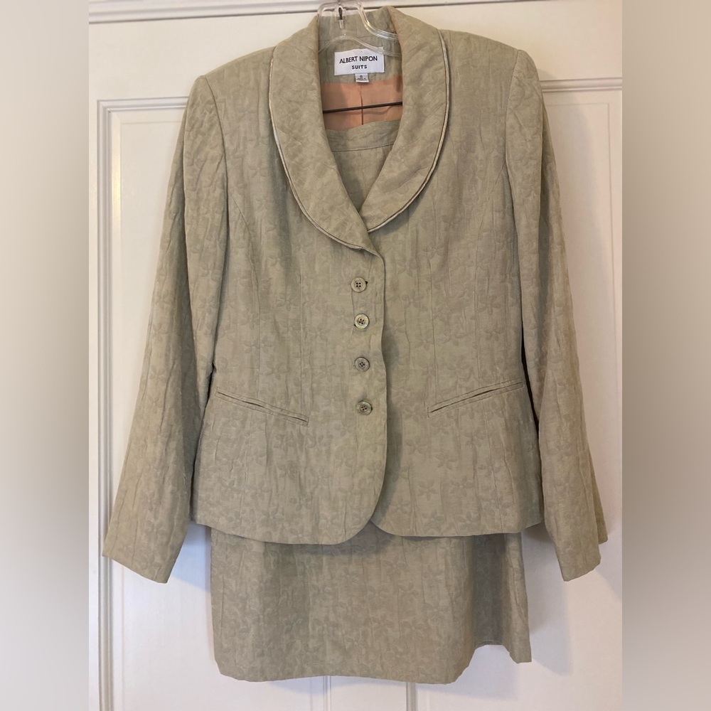 Beautiful Albert Nipon suit.